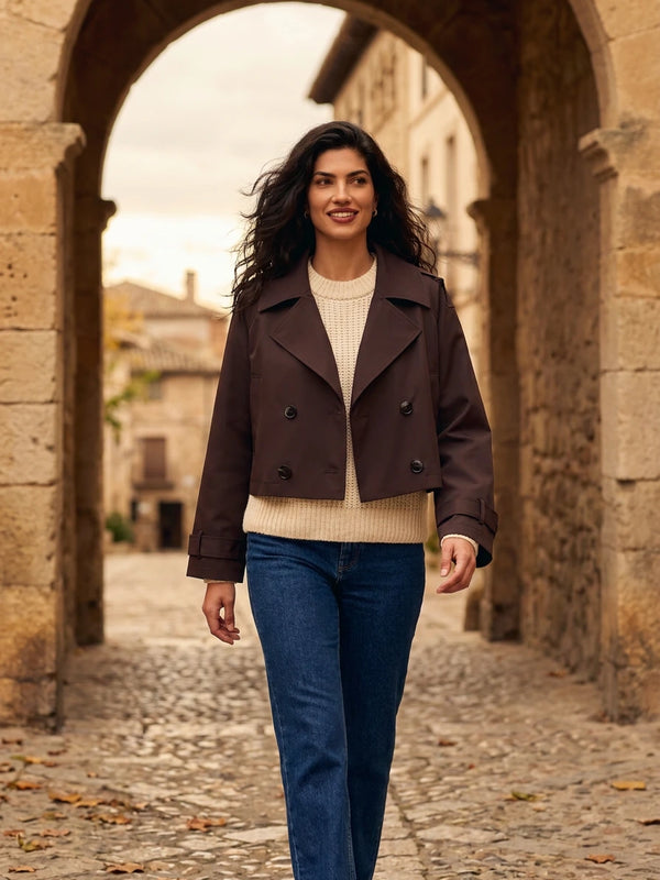 Chaqueta corta cruzada chocolate, look completo - Maravel