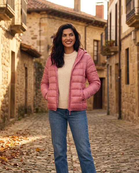 Chaqueta acolchada ultraligera rosa con capucha, look completo - Maravel